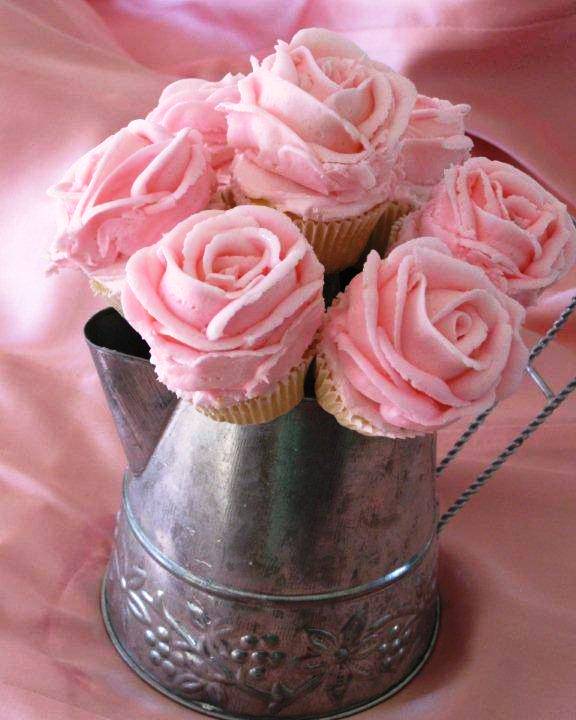 Rose Frosting Cupcakes