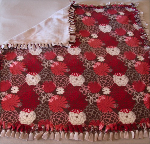 Sewing Craft Ideas Sell on No Sew Fleece Blanket In Chic And Crafty  Crafts  Thrifty Gifts