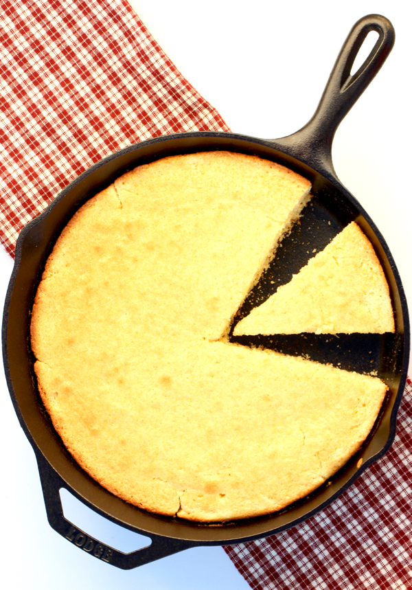 Easy Skillet Cornbread Recipe! {Sweet Southern Cast Iron Side} - The ...