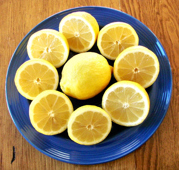 How to Make Fresh Squeezed Lemonade from Scratch