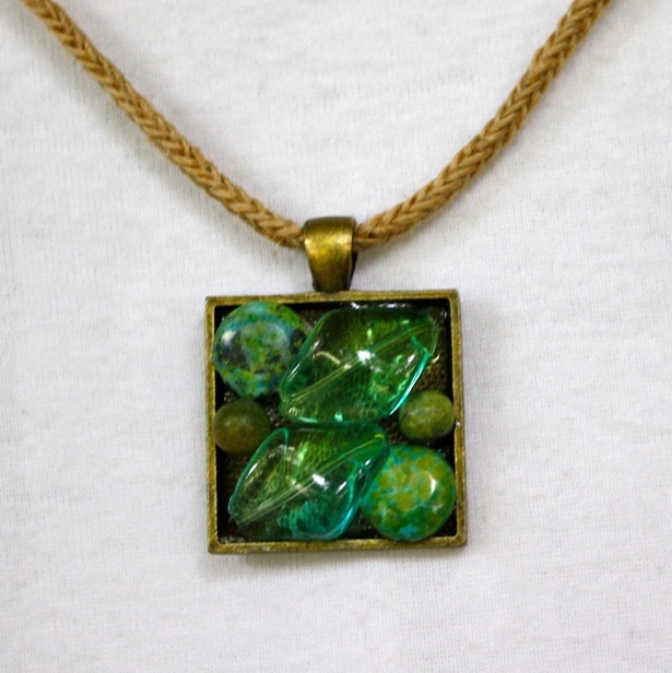 Easy Green Pendant Necklace Craft