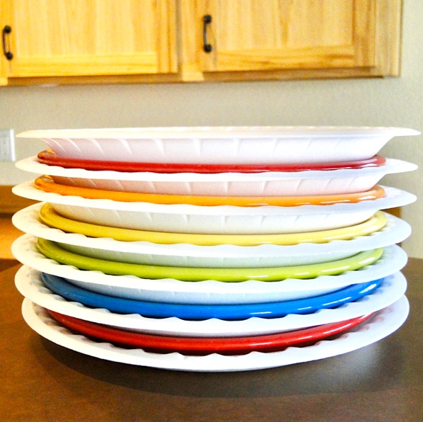 https://thefrugalgirls.com/wp-content/uploads/2012/07/How-to-Safely-Pack-Plates.jpg