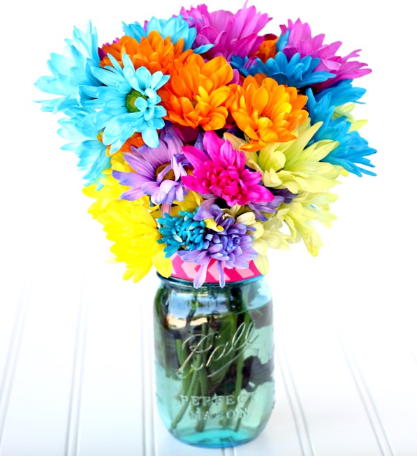 Rainbow birthday party ideas - Rainbow M&M's vase