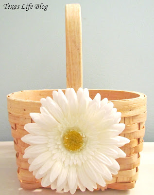 Pretty Flower Girl Basket Idea