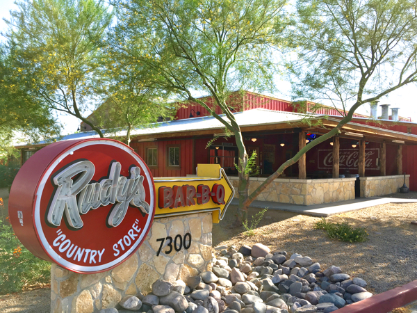 Rudy\'s restaurant exterior photo.