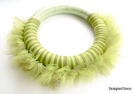 How to Make a Fluffy Tulle Wreath