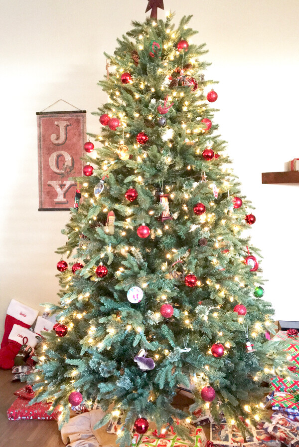 Christmas tree with gifts.