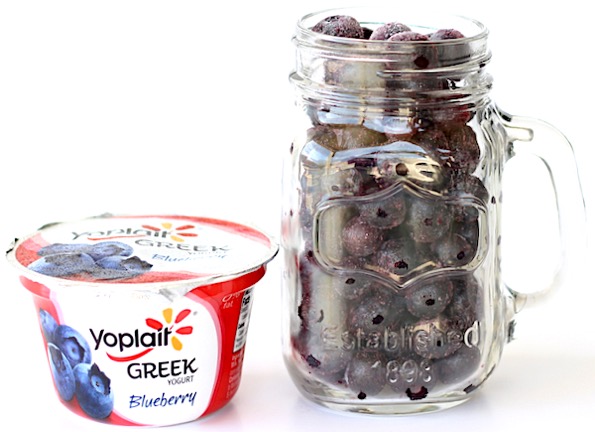 Blueberry Smoothie with Yogurt