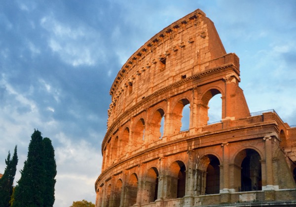 Top Rome Italy Travel Tips for the Coliseum from TheFrugalGirls.com