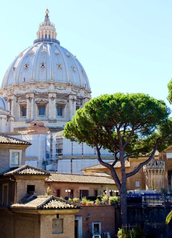 Top Rome Italy Travel Tips for Saint Peters from TheFrugalGirls.com