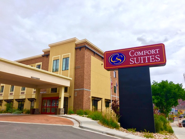 Stay at the Comfort Suites in Moab, Utah - TheFrugalGirls.com