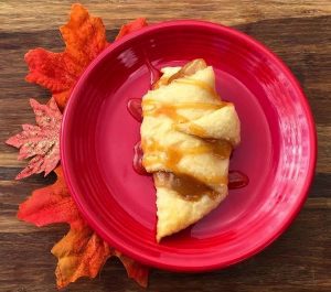 Easy Caramel Apple Crescent Roll Bites at TheFrugalGirls.com