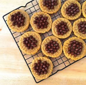 Easy Peanut Butter Chocolate Chip Cookies at TheFrugalGirls.com