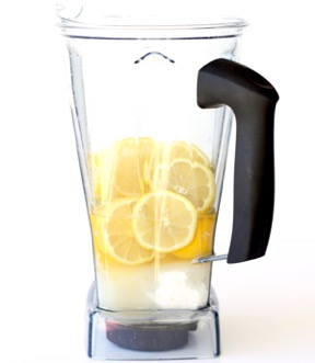 best smoothie blender with glass pitcher