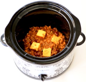 https://thefrugalgirls.com/wp-content/uploads/2020/04/Easy-Crockpot-Chili-Cheese-Dip-Recipe.jpg