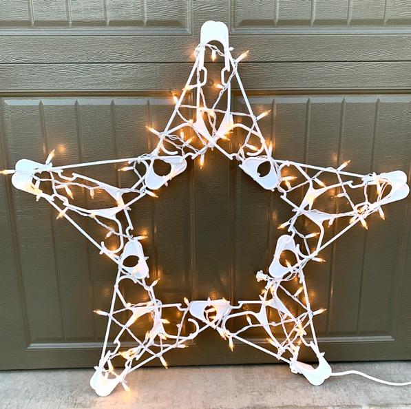 DIY Plastic Hanger Star with Lights! {Christmas Yard Decor}