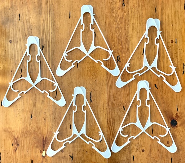 DIY Plastic Hanger Star with Lights! {Christmas Yard Decor}
