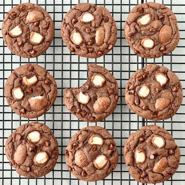 Chocolate Whopper Cookies Recipe {5 Ingredients}