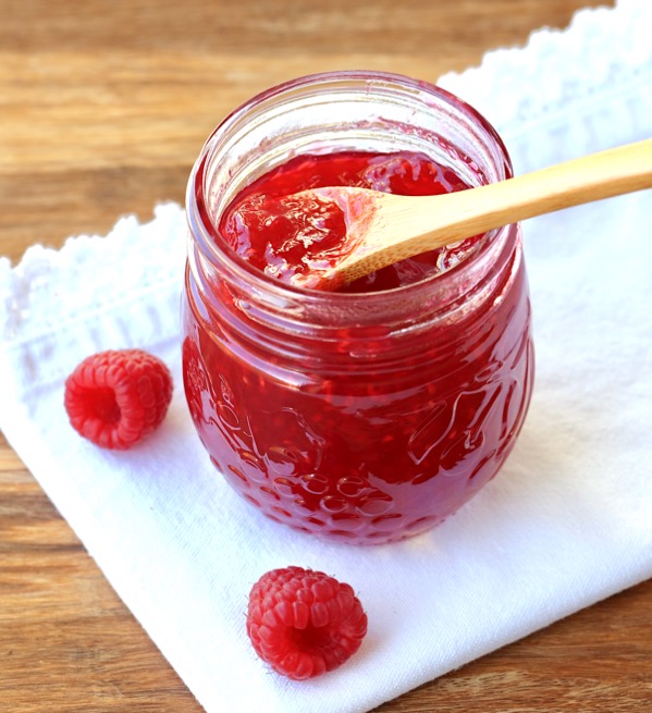 Easy Raspberry Jam Recipe (Homemade Raspberry Jam)
