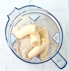 Bananas and dry ingredients in a blender.