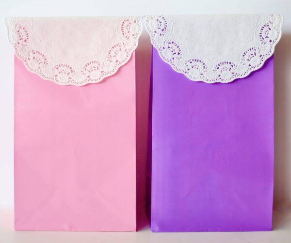 How to Make Gift Bags Look Pretty with Doilies