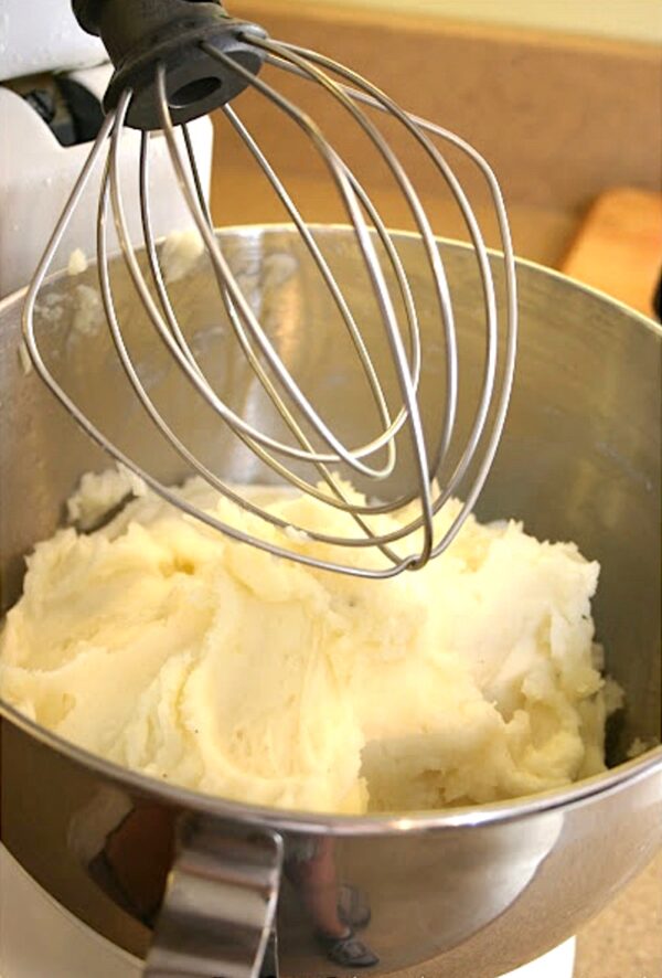 Fluffy Mashed Potatoes with Mixer