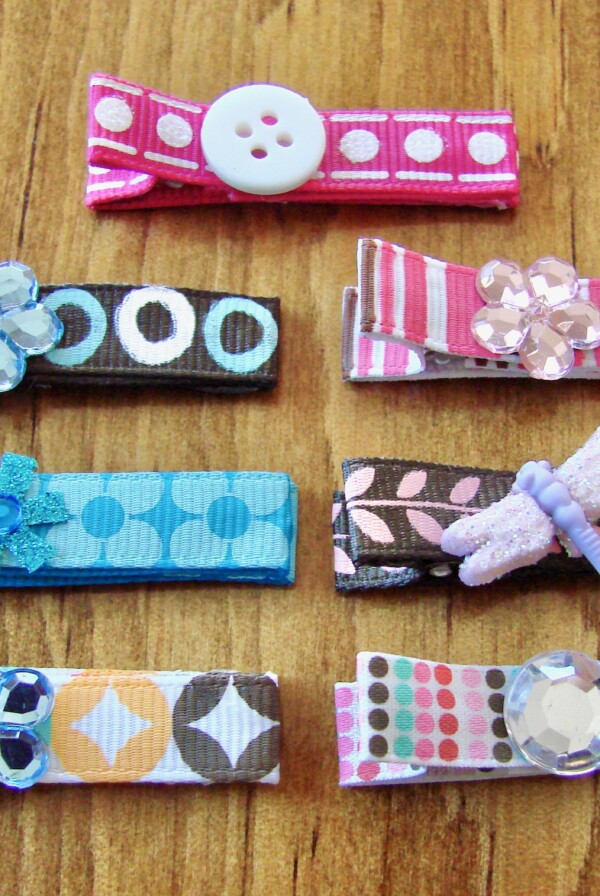 Colorful hairclips on a table.