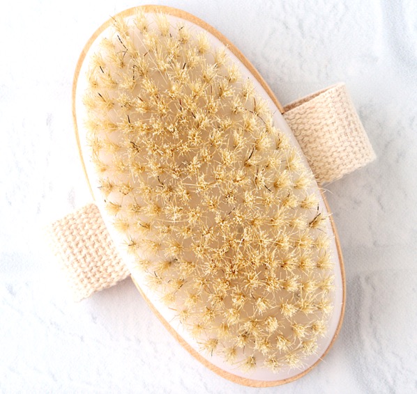 Dry brush with a loop handle.