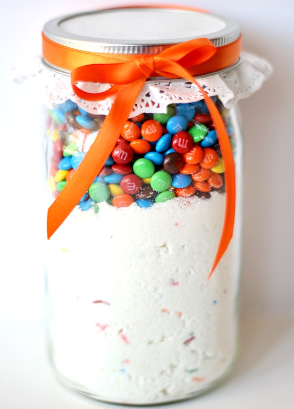 Dry Funfetti cookie mix in a mason jar with a bow on top.