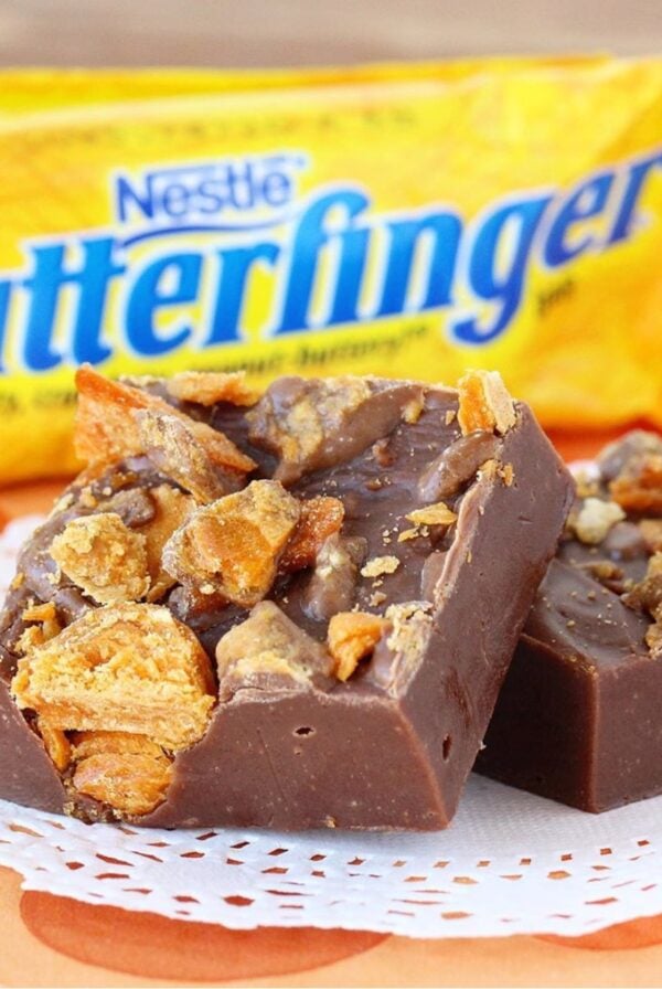Two pieces of chocolate Butterfinger fudge on doily.