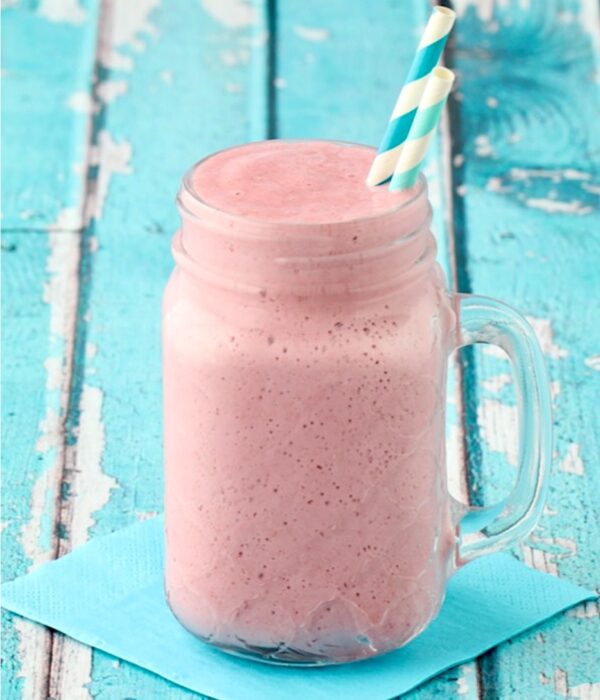 Strawberry Smoothie in mason jar mug with straws.