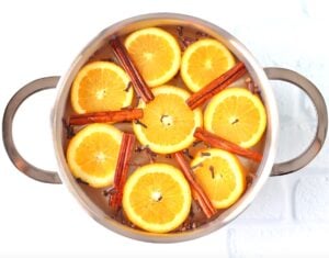 Christmas simmer pot with orange slices, cinnamon sticks cloves, and pumpkin spice.