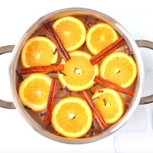 Christmas simmer pot with orange slices, cinnamon sticks cloves, and pumpkin spice.