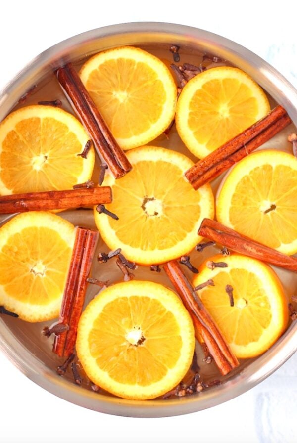 Christmas simmer pot with orange slices, cinnamon sticks cloves, and pumpkin spice.