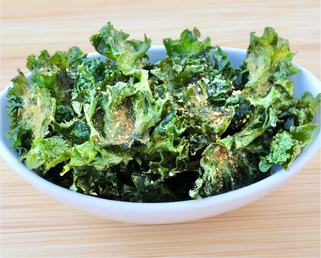Garlic Parmesan Kale Chips in small bowl.